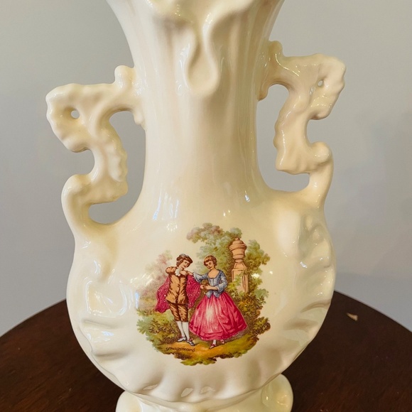 Vintage White porcelain vase with ruffled rim and pastoral scene, Victorian Vase - Picture 4 of 7